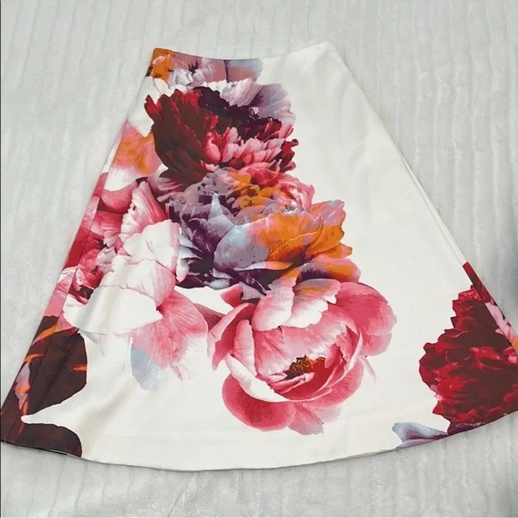 KEEPSAKE the Label White and Red Floral A-Line Skirt - Picture 6 of 7